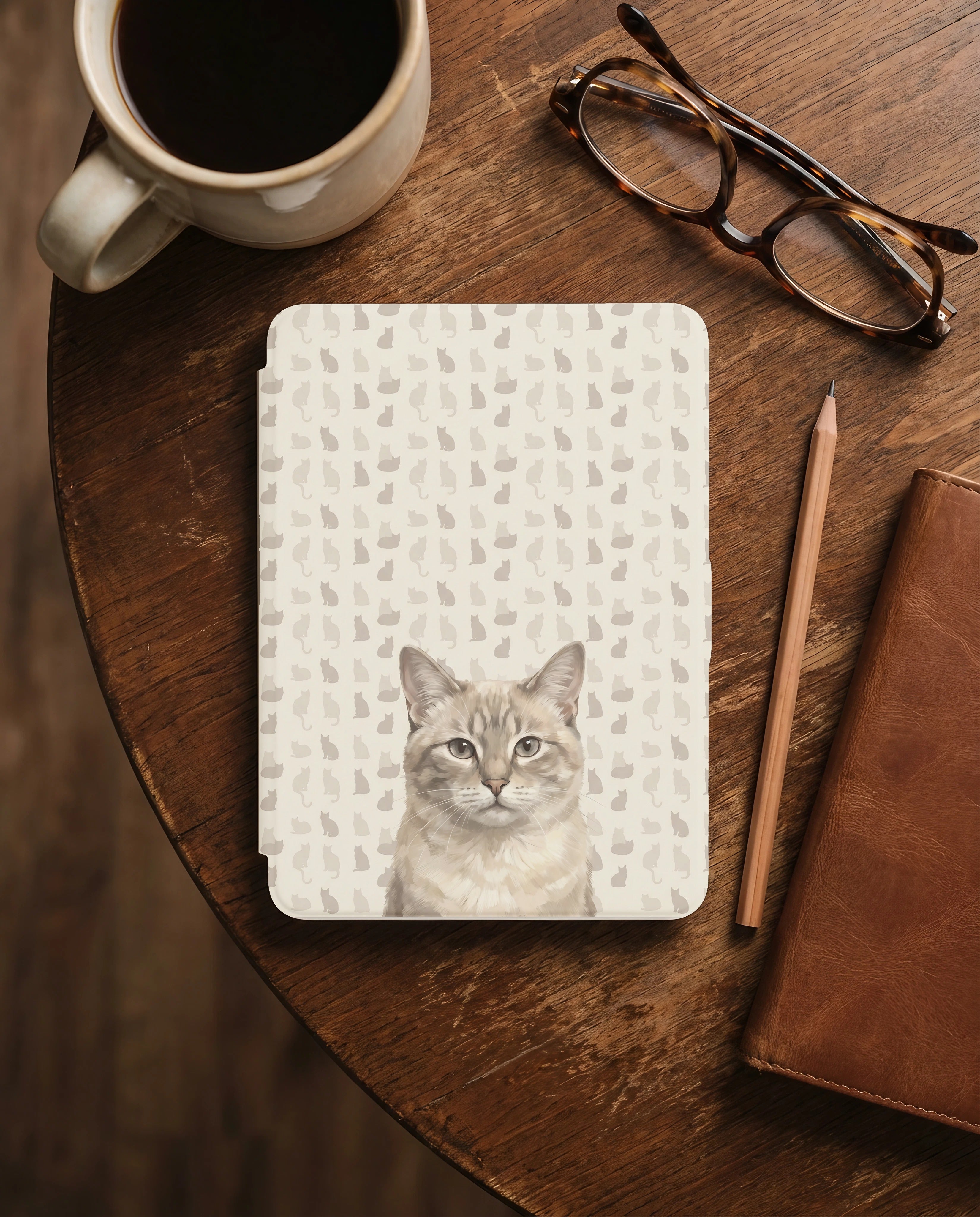 Personalized Cat Portrait Kindle Cover — Cream Shorthair with Grid Pattern