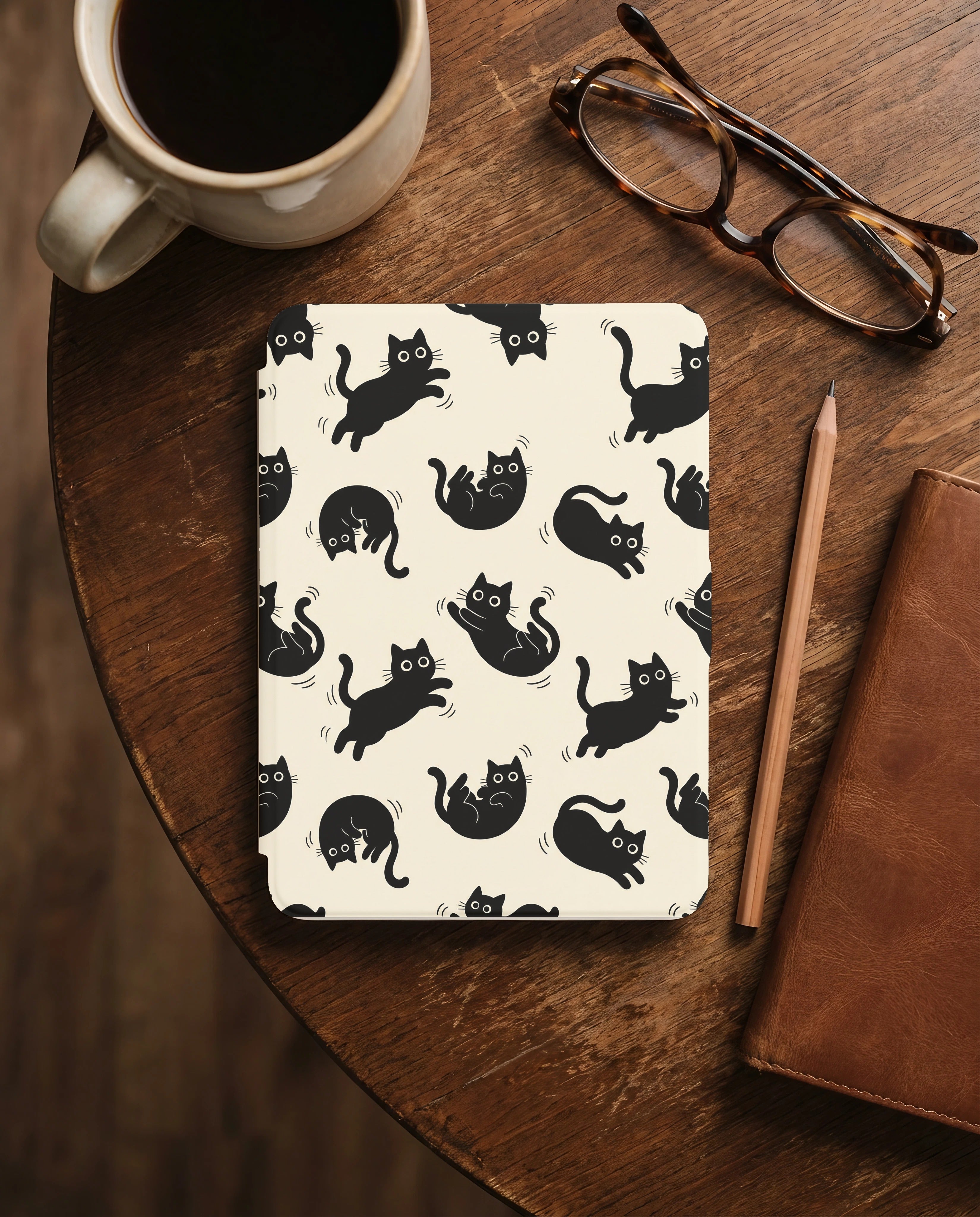 Black Cat Pattern Kindle Colorsoft Case — Minimalist Cream Cat Lover Gift