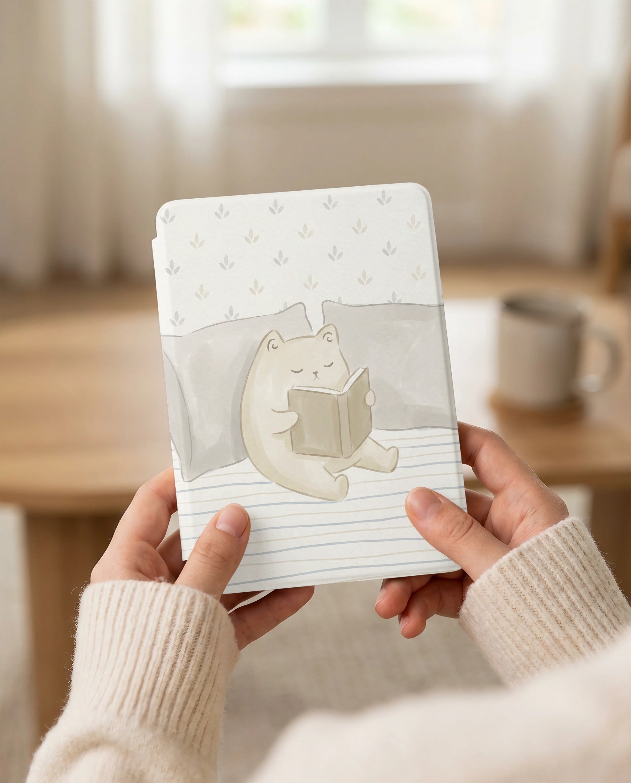 Cute Watercolor Bear Reading Kindle Case — Cozy Gift for Animal Lovers