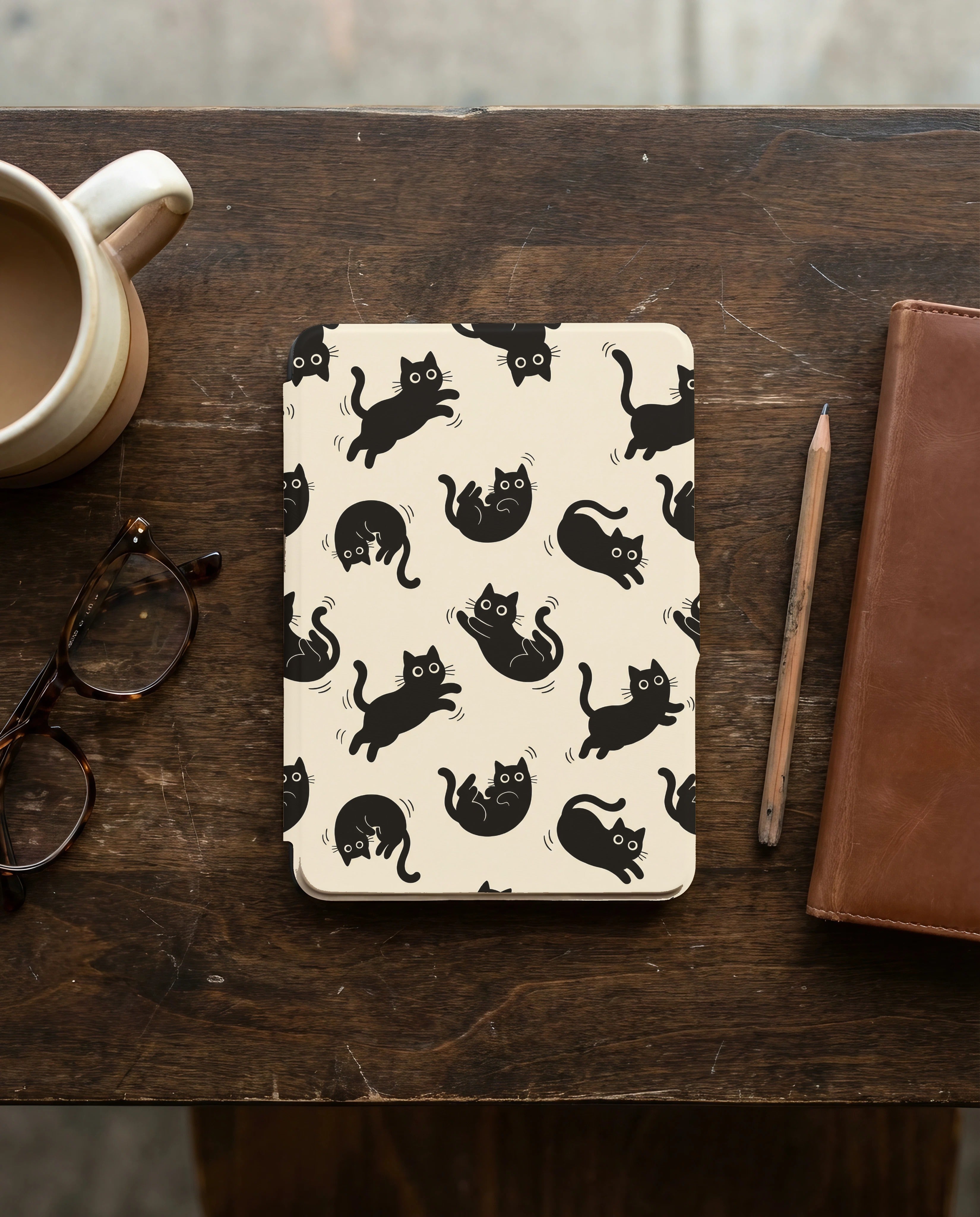 Black Cat Pattern Kindle Colorsoft Case — Minimalist Cream Cat Lover Gift