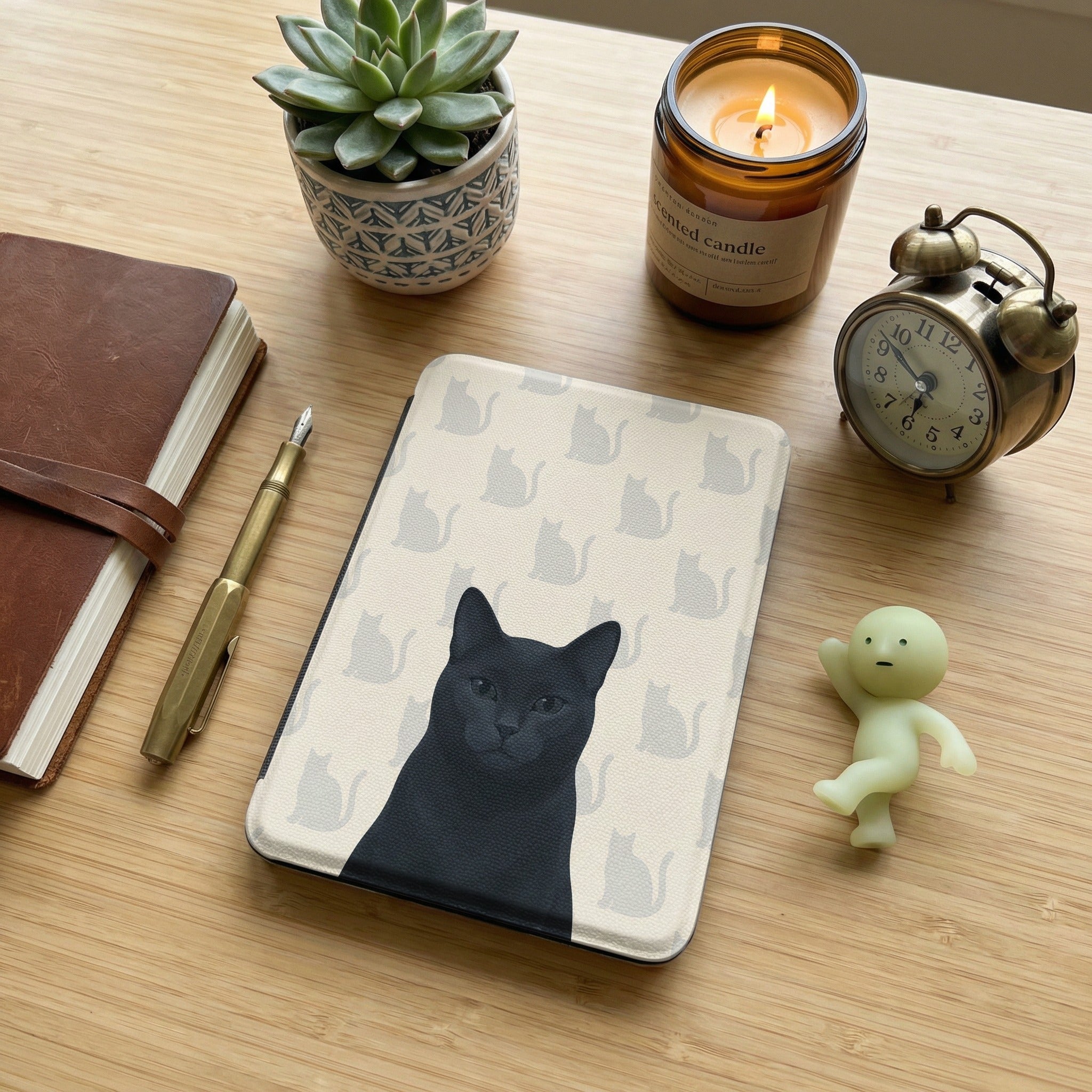 Personalized Black Cat Portrait Kindle 12th Gen Case — Elegant Silhouette Grid Pattern