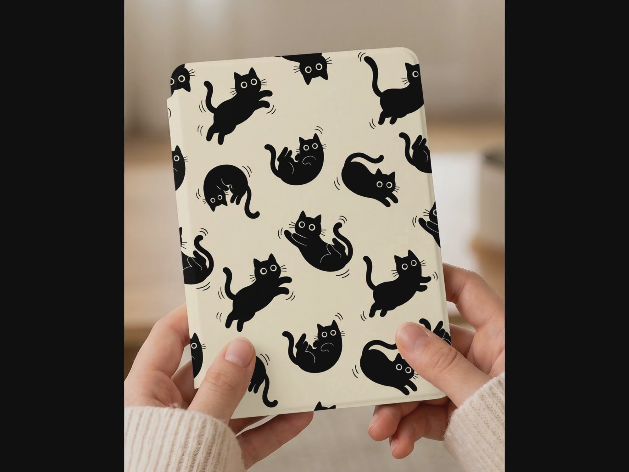 Black Cat Pattern Kindle Colorsoft Case — Minimalist Cream Cat Lover Gift